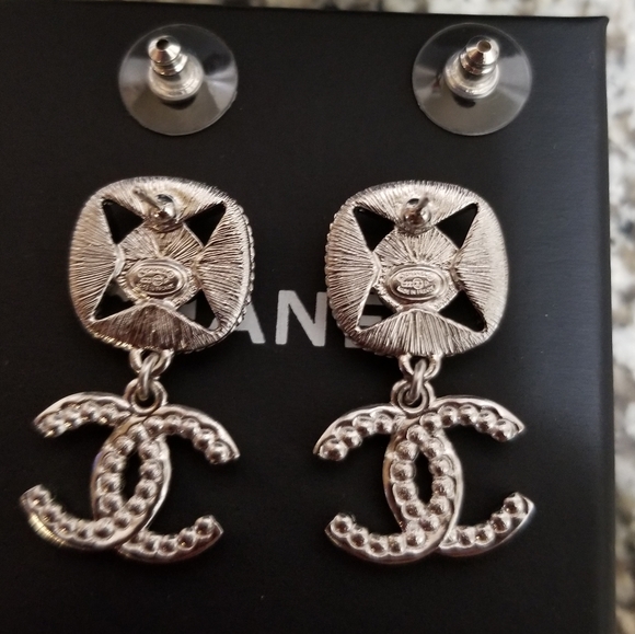 🆕 SOLD !!!! CHANEL Runway Spring /Summer 22 - Picture 9 of 12